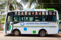 Lachyoga-Bus der University